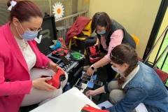 RedboxVR-Adults-using-viewers-4