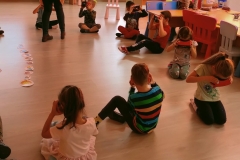 RedboxVR-Children-Using-Viewers-11