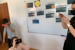 RedboxVR-Children-Using-Viewers-16