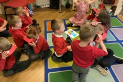 RedboxVR-Children-Using-Viewers-3