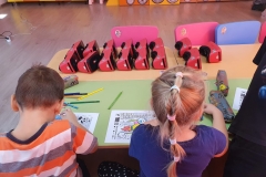 RedboxVR-Kids-with-multiple-headsets